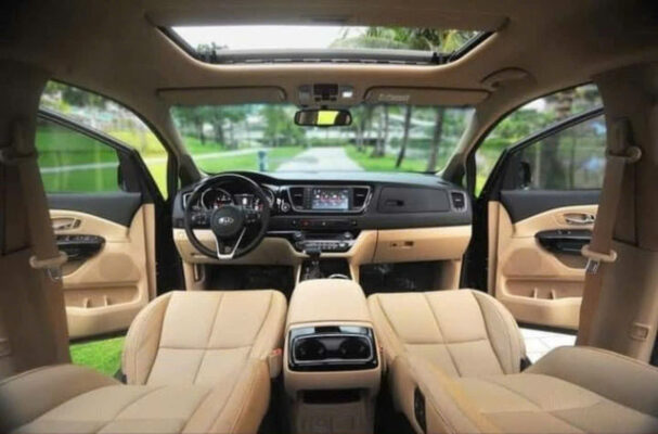 Kia Sedona car for rent  in Moc Bai Border