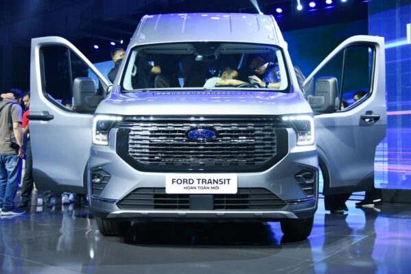 Ford Transit for Rent in Moc Bai Border