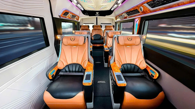 Limousine Car for Rent in Moc Bai Border